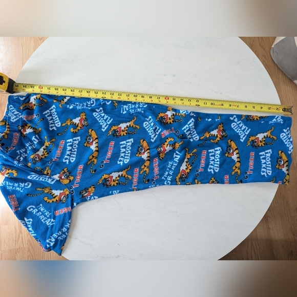 Kelloggs frosted flakes sleep pant tiny the tiger sz Small. 😁 - Picture 7 of 10